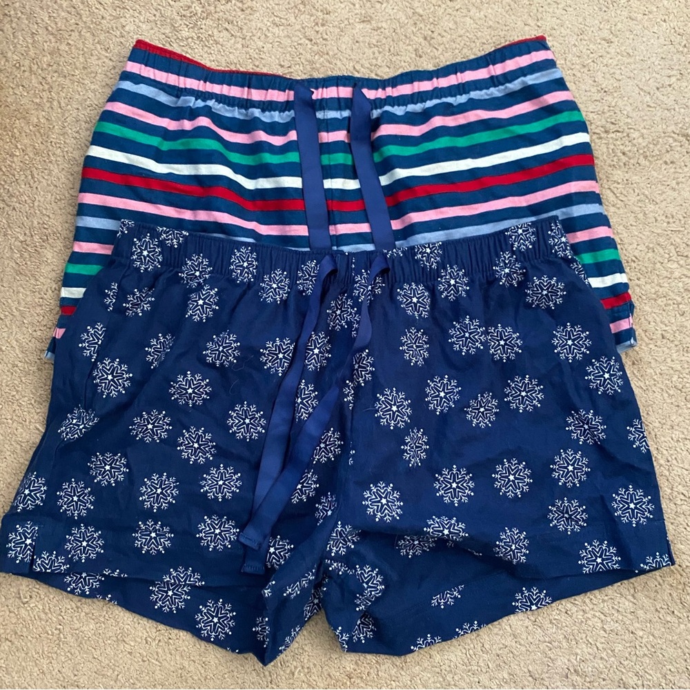 NWOT GAP Striped and Snowflake Patterned Shorts Set Size Medium